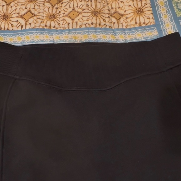 Women’s Lululemon blk cotton skirt, med, used but in great condition. - Picture 6 of 9